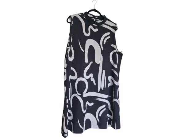 Mouwloze zomerjurk zwart wit 2XL