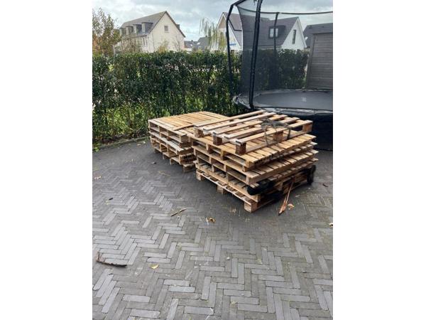Pallets gratis af te halen (geen euro pallets)