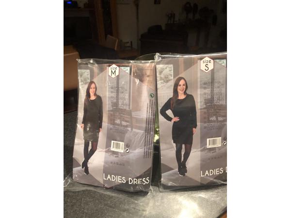 2 stuks nieuw verpakt dames jurkjes