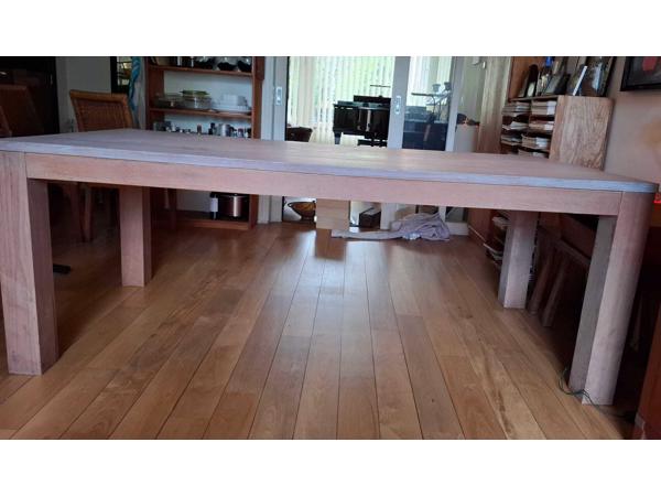 Houten eettafel met beukenhouten fineer