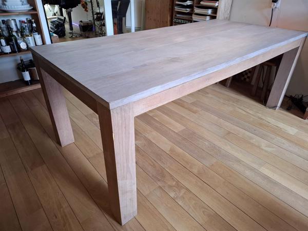 Houten eettafel met beukenhouten fineer