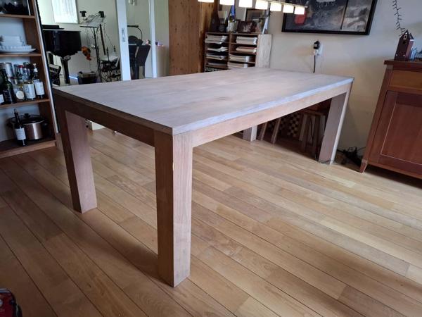 Houten eettafel met beukenhouten fineer