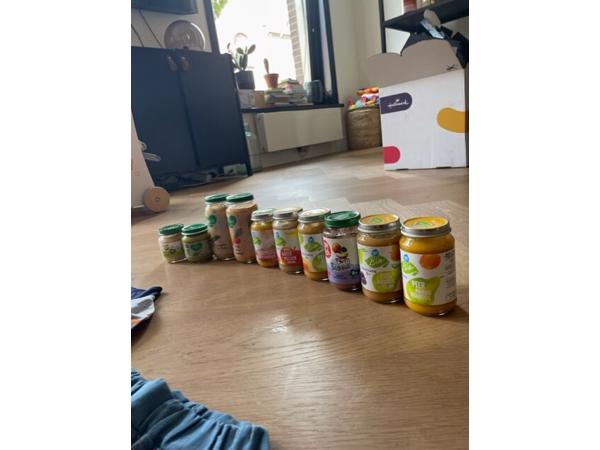 Babyvoeding potjes (fruit en groente van de AH)