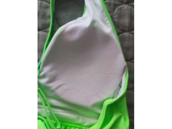 bikini 2 delig opvallend groen M