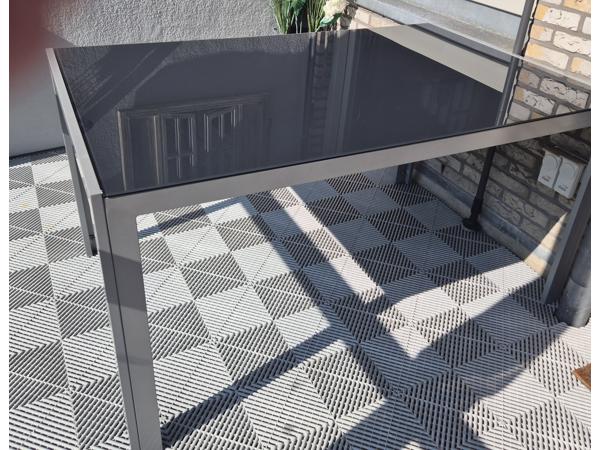 Tuintafel met veiligheidsglas