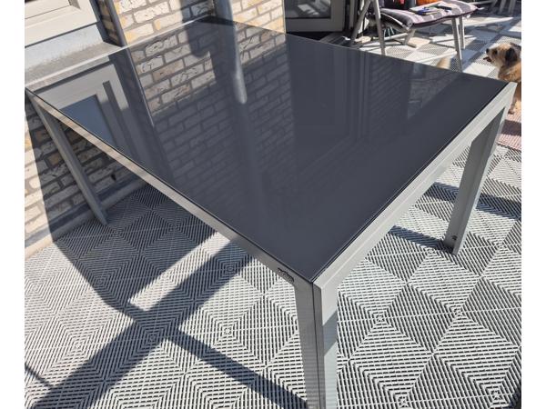 Tuintafel met veiligheidsglas