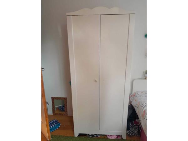 Gratis Kinderkamp Ikea met hanggedeelte en twee planken