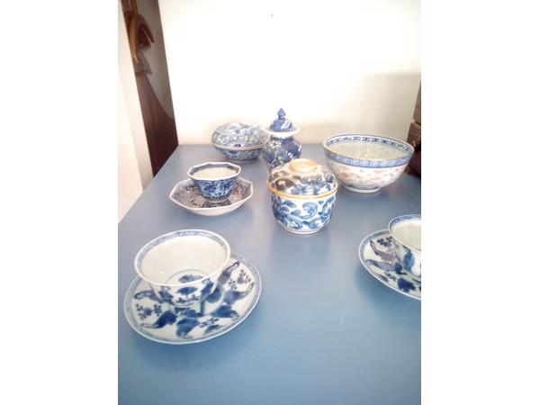 Antieke Chinese kopjes en bakjes