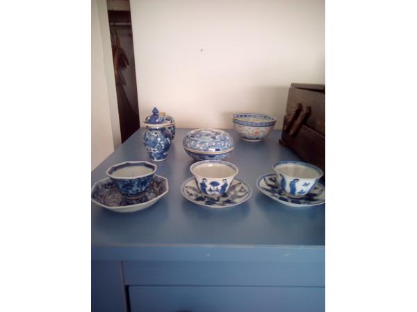 Antieke Chinese kopjes en bakjes