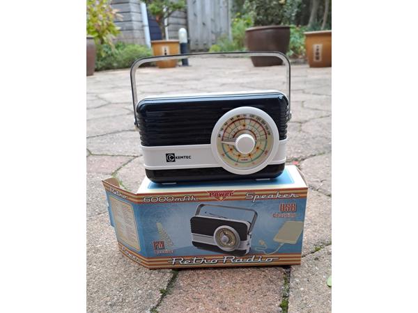 Een nooit gebruikte Retro Radio in originele verpakking.