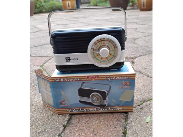 Een nooit gebruikte Retro Radio in originele verpakking.