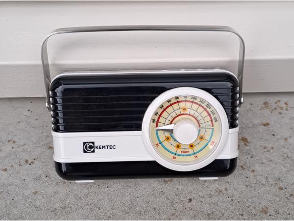 Een nooit gebruikte Retro Radio in originele verpakking.