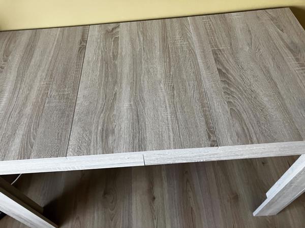 Eettafel van grenenhout