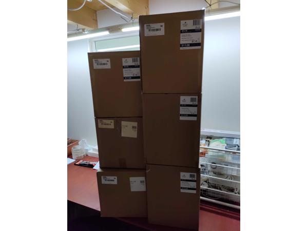 Kartonnen sausbakjes + deksels 600x. 120ml groot, dm 61,5 mm