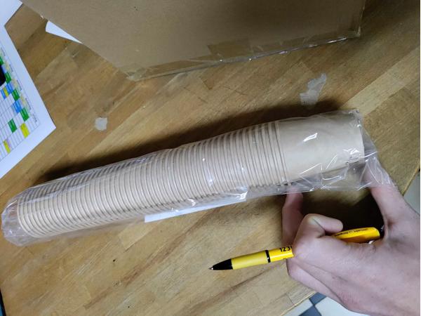 Kartonnen sausbakjes + deksels 600x. 120ml groot, dm 61,5 mm