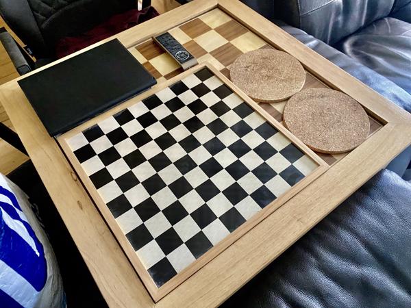 Mooie als nieuwe Schaak Tafel met Schaak Stukken compleet