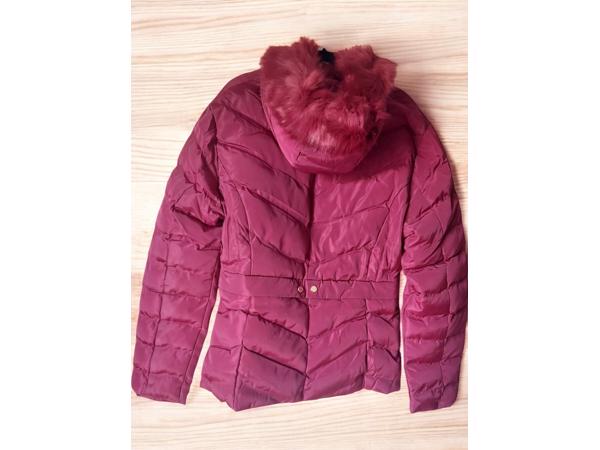 Ature winter jas rood XL/42 (Let op heeft 1 mankementje)