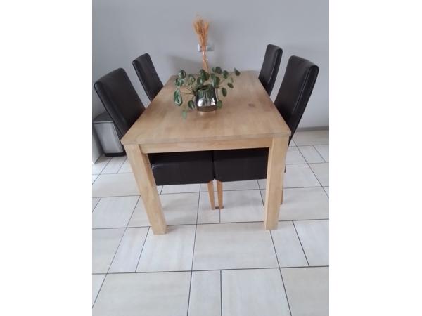 Mooie eettafel + stoelen