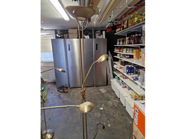 Staande lamp uplight met leeslamp.  Beide voorzien van dimmers