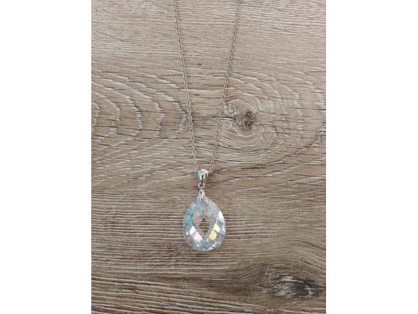 Prachtige verzilverde ketting met kristallen hanger sluiting