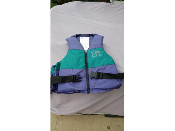 Diverse zwemvesten, w.o. Helly Hansen