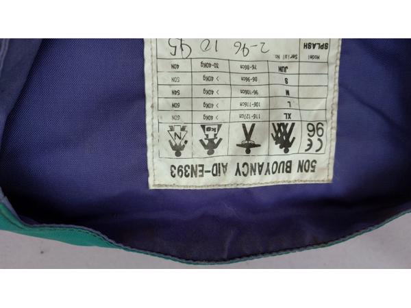 Diverse zwemvesten, w.o. Helly Hansen