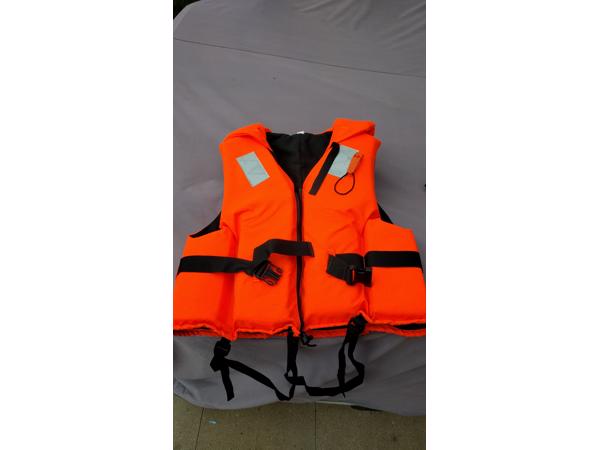 Diverse zwemvesten, w.o. Helly Hansen