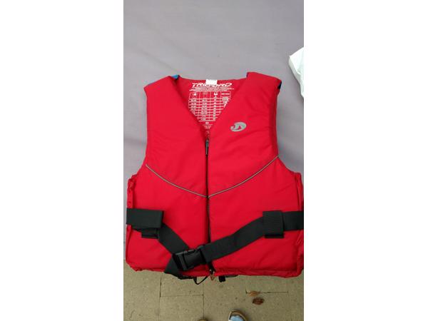 Diverse zwemvesten, w.o. Helly Hansen