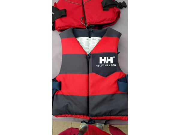 Diverse zwemvesten, w.o. Helly Hansen
