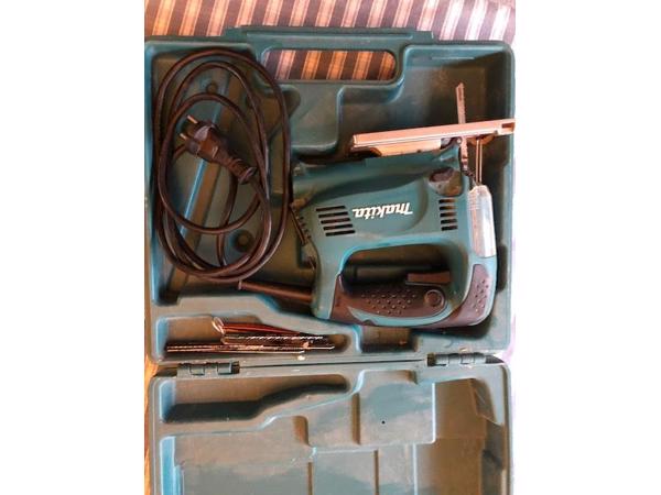 2 jaar oude Decoupeerzaag Makita 4351FCTJ