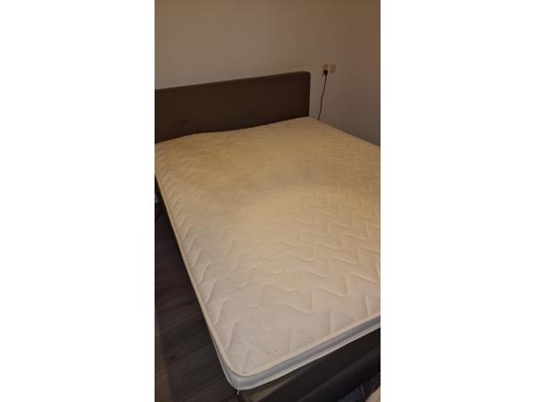 Gratis boxspring 160x200