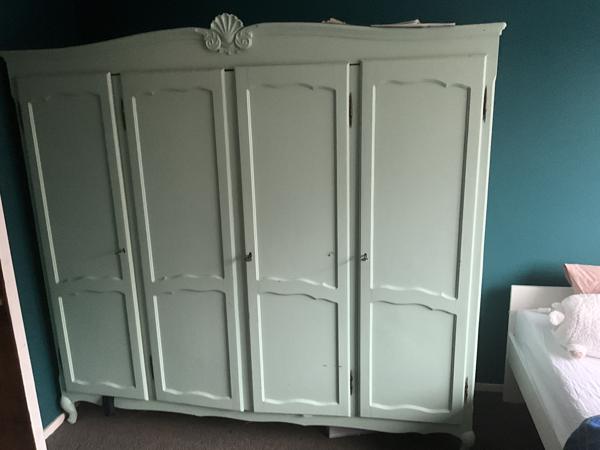 Klerenkast met veel opbergruimte