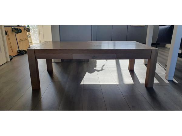 Zware houten bijzettafel