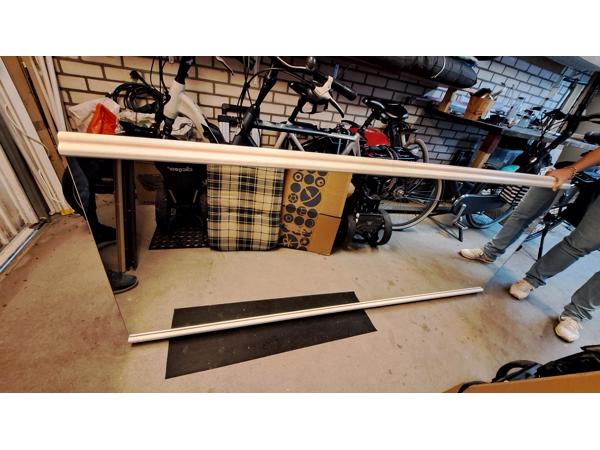 Grote spiegel op deur van spaanplaat - afm.213x76