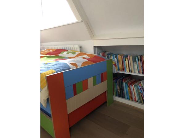 Bed & logeerbed 200x80 hout/kleurrijk