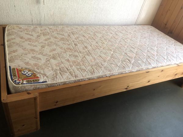 Houten bed, met verstelbare lattenbodem