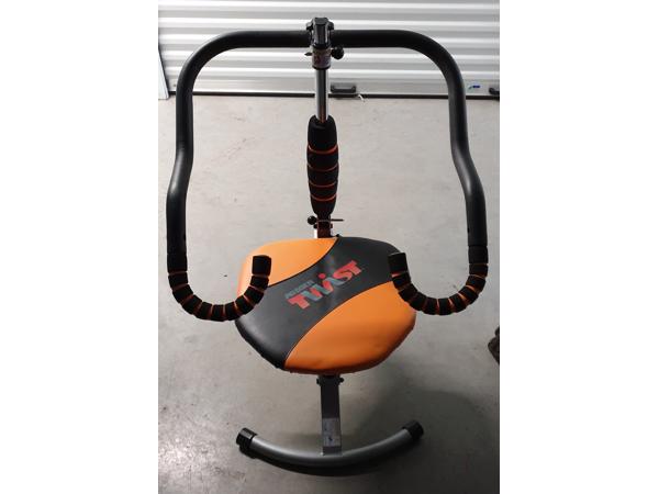 Abdoer twist om rug en buik te trainen