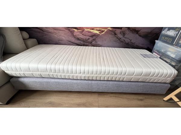 Auping twee 1-persoonsbedden incl. Schoon matras