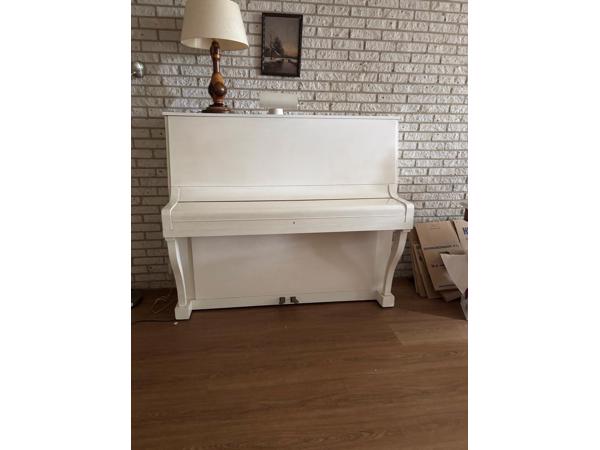 Witte B. Adams piano