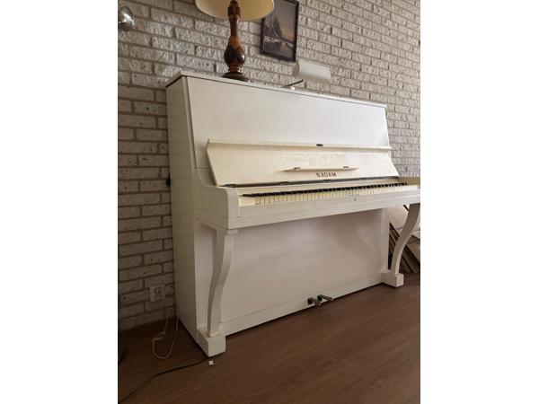Witte B. Adams piano