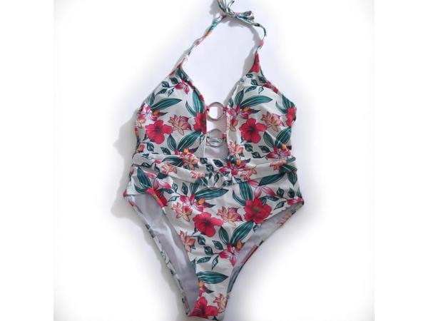 Halter badpak met ringen en riempje L