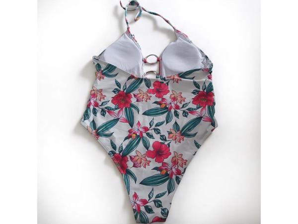 Halter badpak met ringen en riempje L