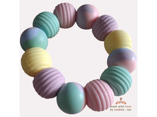 Noekies Handgemaakte Bijtring pastel - Nieuw!