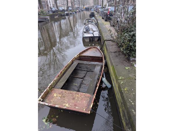 Stalen bootje "Heintjeslik" (5 pers.; 3,8 x 1,4m)