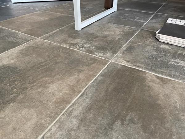 Boergondische Dallen 50x50 en multiformato robuuste plavuis