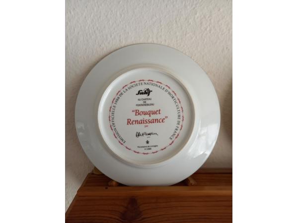 7 Porseleinen wandborden met thema bloemen en certificaat