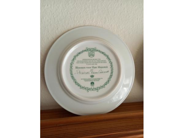 7 Porseleinen wandborden met thema bloemen en certificaat