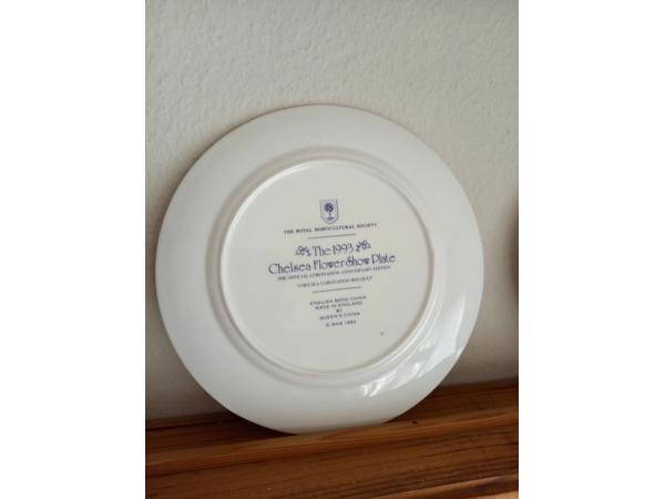 7 Porseleinen wandborden met thema bloemen en certificaat