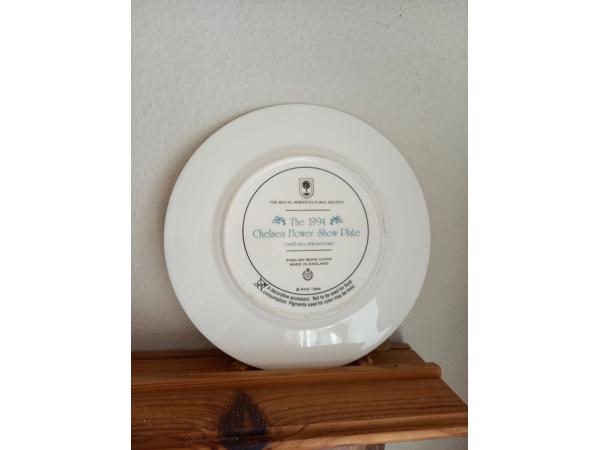 7 Porseleinen wandborden met thema bloemen en certificaat