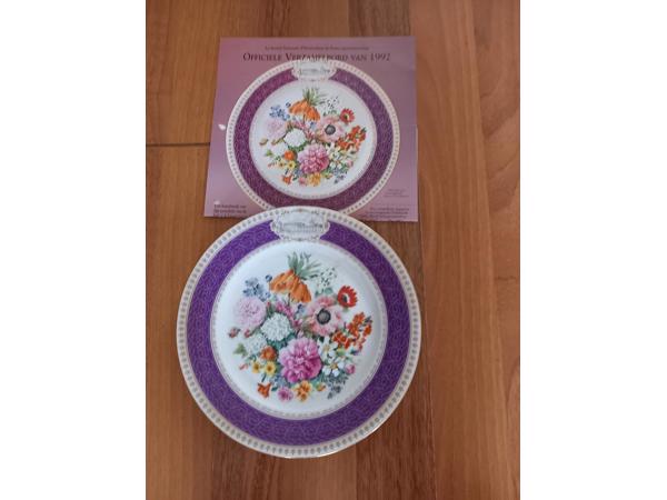 7 Porseleinen wandborden met thema bloemen en certificaat